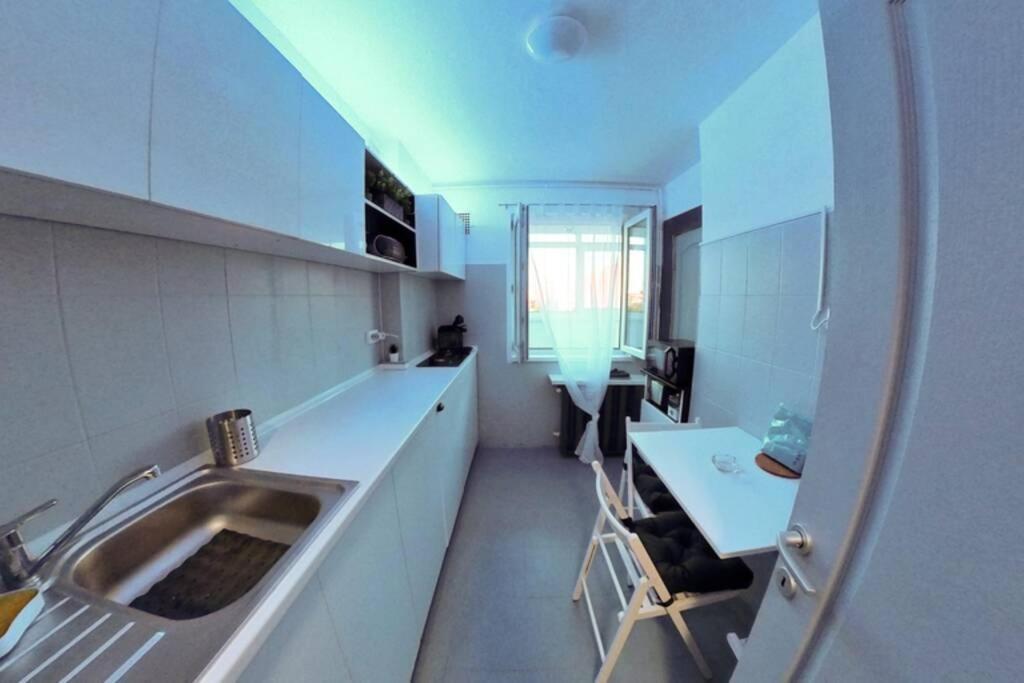 Modern 1 Bedroom Apartment In Bucharest Center! Kültér fotó