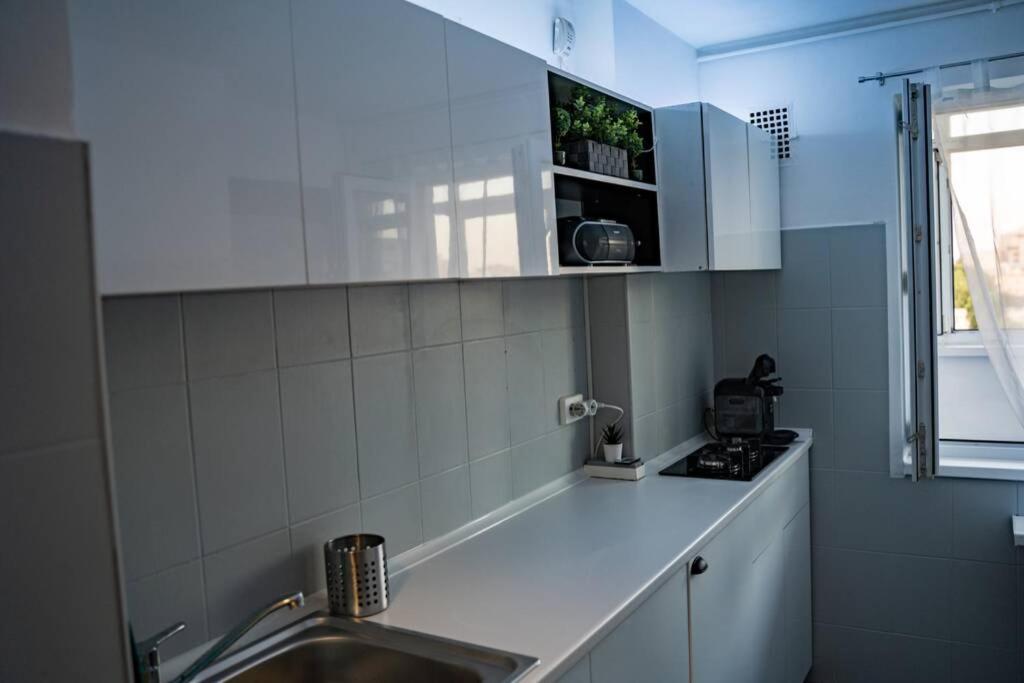 Modern 1 Bedroom Apartment In Bucharest Center! Kültér fotó