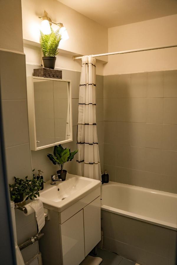 Modern 1 Bedroom Apartment In Bucharest Center! Kültér fotó